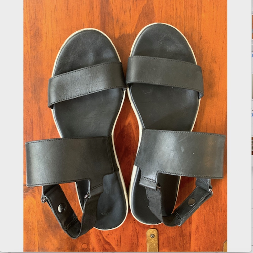 {7} Via Spiga Jaguar Sandal in Black